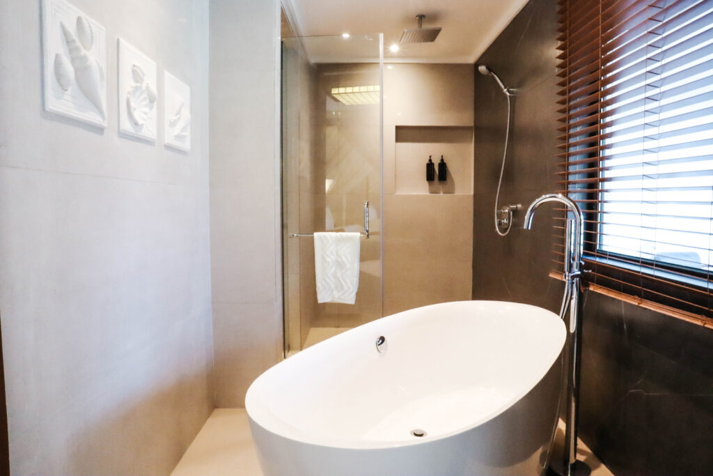 MBR-Signature-Suite-with-Jacuzzi (2)